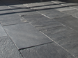 Le dallage en ardoise Black Rustic, vue en contre-plongée