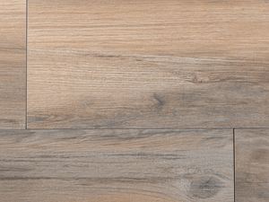 Même vu de près, ce dallage a un aspect authentique Gros plan sur le dallage imitation bois Canada Lodge, en grès cérame à l'effet rustique