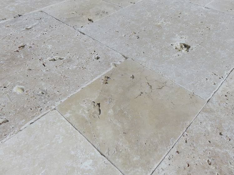 Gros plan sur les dalles de terrasse Ivory Cream