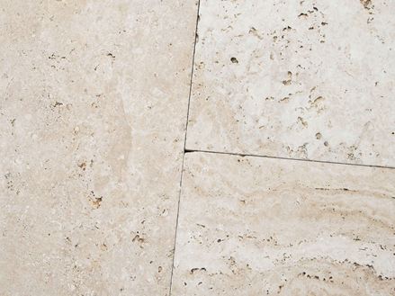 Vue détaillée des dalles de travertin léger Medium SELECT