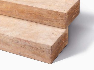Une pierre au style méditerranéen avec une surface adoucie et des bords chanfreinés Blocs marches en travertin Gold zoom