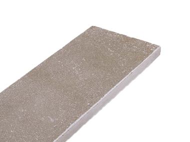 Une surface naturellement clivée et des bords avant tambourinés Marche en pierre calcaire Java Sand zoom