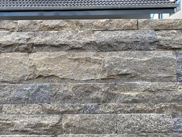 Muret en calcaire franconien vu de près