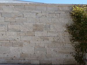 Muret en travertin Medium Select Rustic vu de face