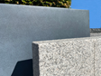 Un palis en granite Silver Classico, coin vu de près