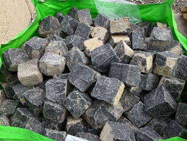 Pflasterstein_Basalt_Bigbag_Sombra