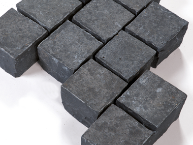 Les pavés en basalte Takeda en 10x10x8 cm