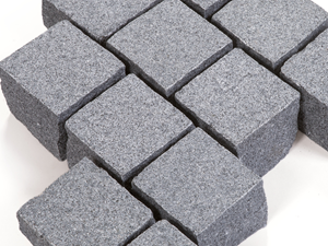 Pavés en granite Mundo 10x10x8 cm vus de près