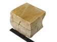 Un pavé en quartzite Irish Gold et un mètre mesureur