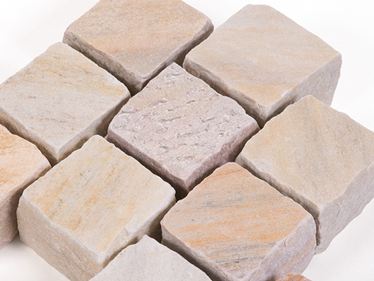 Zoom sur les pavés en quartzite Rio Dorado