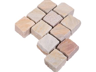 Les pavés en quartzite Rio Dorado sur fond blanc