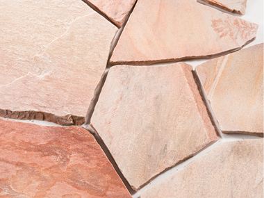 Les dalles polygonales en quartzite Rio Dorado Rose à la finition clivée  Room sur les dalles polygonales en quartzite Rio Dorado Rosé