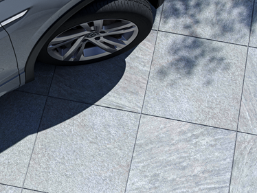 Dallage en grès cérame imitation pierre Classic Grey et voiture