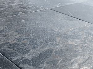 Chateau_Nero_Travertin_carreau_galerie 1