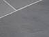 Gros plan sur le carrelage en ardoise Grey Slate et ses joints blancs