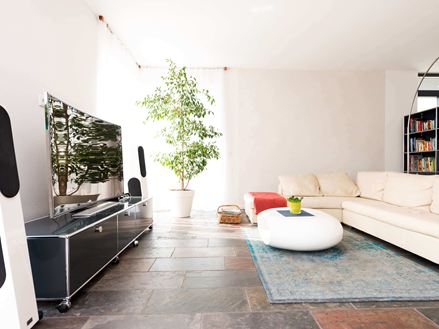 Schieferfliese Peacock Multicolor mit gespaltener Oberfläche im Wohnzimmer