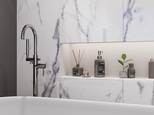 Carrelage mural imitation marbre derrière la baignoire