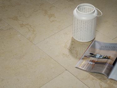 Kalkstein-Cleopatra-light-Zeitschrift