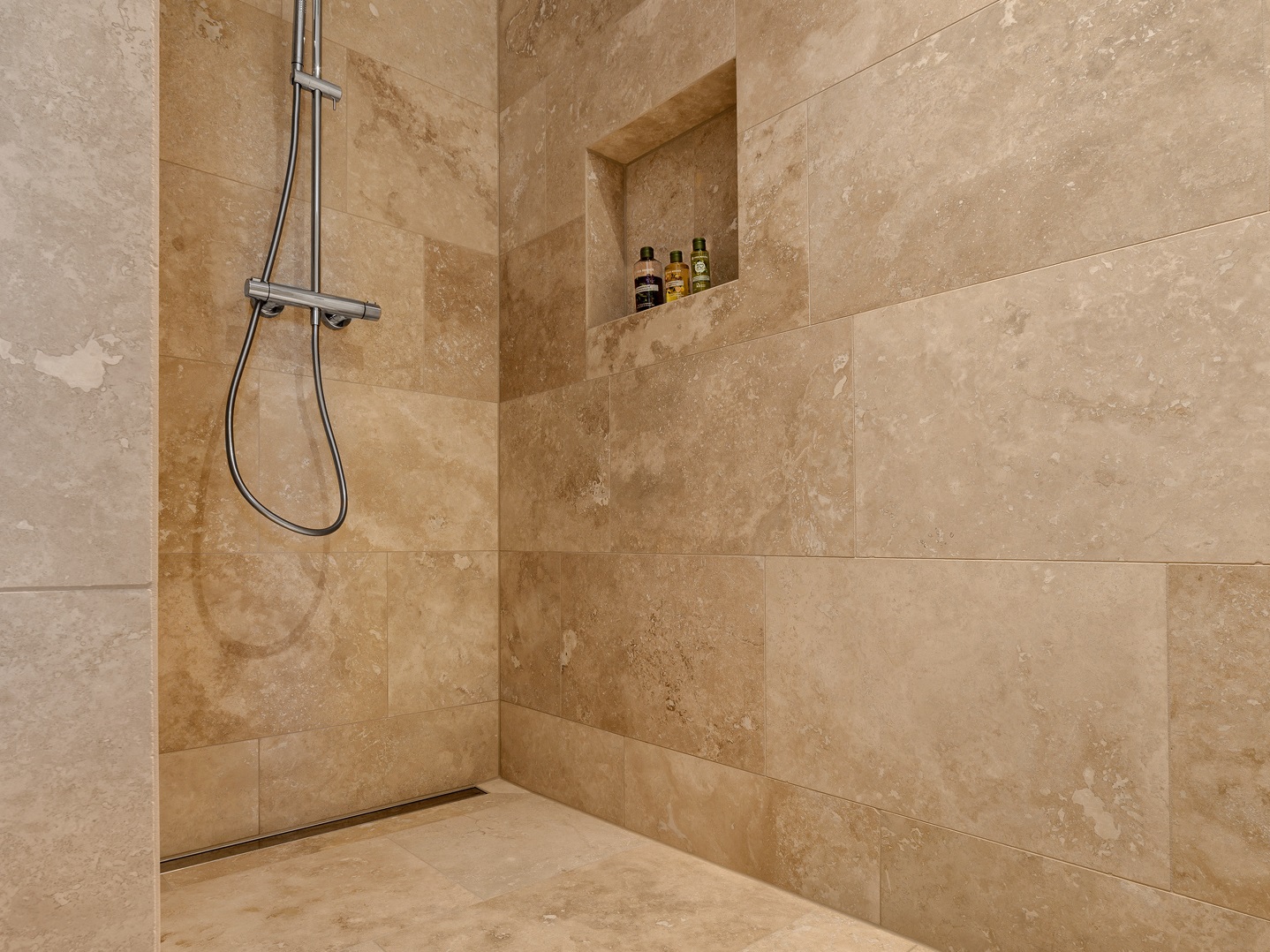 Travertin Sol Douche Italienne