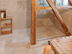 Douche en travertin Medium dans salle de bain rustique