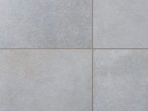 Gros plan sur le carrelage Pure Clay et ses joints.