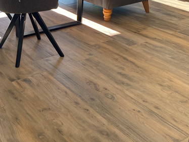 Le carrelage imitation parquet Canada Lodge dans la salle à manger