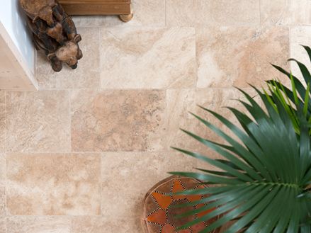 Carrelage Rustic, en travertin tambouriné
