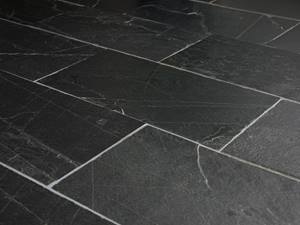Les délitements prononcés créent ce charme unique. vue de près : sol en ardoise Black Rustic