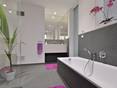 La salle de bain avec unsol et un revêtement mural en ardoise Grey Slate