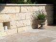 Le travertin Medium, pour un style intemporel ! Terrasse Medium en travertin tambouriné