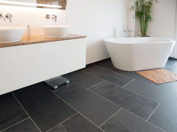 Badewanne auf Schiefer Mustang Fliesen