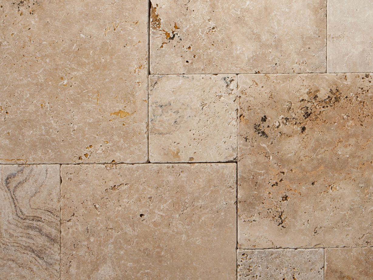 Nahaufnahme Travertinplatte Rustic in römischem Verband
