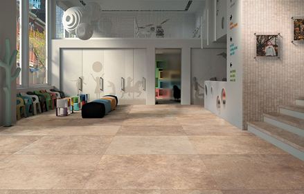 Zone d'entrée avec des carreaux en grès cérame