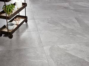 Ce carrelage effet ardoise associe naturel et chic. Grès cérame en effet ardoise grise : Alpine Grey